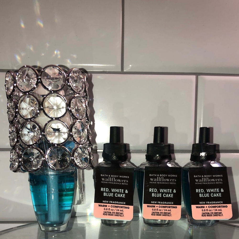 Red, White & Blue Cake: Bath & Body Works Wallflower Plug & Refill Bundle - Picture 5 of 6